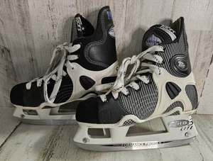 CCM 1052 Custom Lite Tacks Boys Ice Hockey Skates 2.5 Very Good - Picture 1 of 9