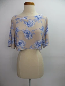 Audrey Cropped Top Size Medium Half Sleeves Buttons Beige Blue Flowers - Picture 1 of 4