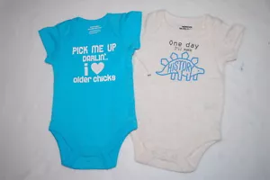 Baby Boys 2 LOT S/S BODYSUIT JUMPER Cream DINOSAUR I Love Older Chicks SIZE NB - Picture 1 of 1