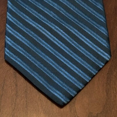 Covington Green 100% Silk Men’s Neck Tie Made In China - Image 1 of 4