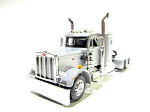 DCP / FIRST GEAR 1/64 SCALE 359 PETERBILT SMALL BUNK, SILVER WITH BLACK FRAME - Picture 1 of 6