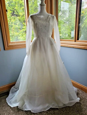 Vestido de novia vintage años 50 marfil tul y encaje vestido pequeño ~ corpiño con cuentas ~ falda completa Foto 1 de 4
