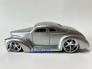Jada 1/24 D-RODS 1940 Ford (Candy Silver) - Picture 1 of 8