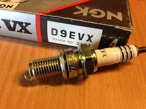 BOUGIE PLATINIUM NGK D9EVX MOTOS SUZUKI - LAVERDA - KAWASAKI - GUZZI...... - Photo 1/2