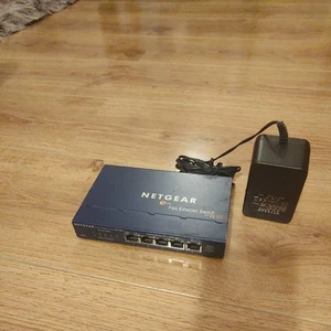 Netgear FS105 5 Port 10/100 Mbps Fast Ethernet Switch - Picture 1 of 2