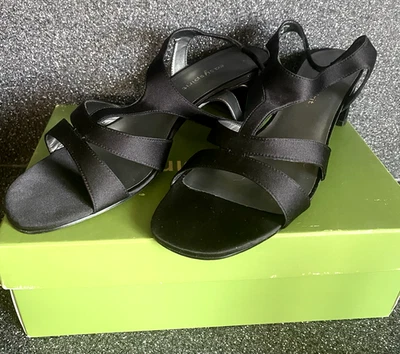 Sandalias para mujer Easy Spirit zapatos de cuero talla 8,5 M negras satinadas Escalarington Foto 1 de 4