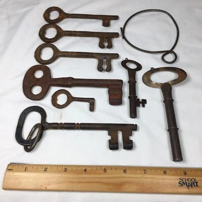 Lot of 6 Antique Vintage Cast Iron Skeleton Keys and 2 Hollow Barrel on Old Ring - Image 1 of 4