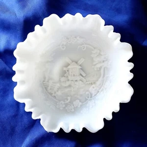 8" Vintage Imperial weiß Milchglas Schüssel gekräuselte Kanten schön geprägt Windmühle - Bild 1 von 9