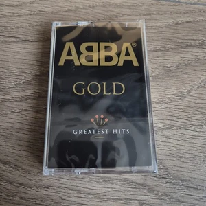 ABBA Gold CASSETTE TAPE GREATEST HITS 2022 BRAND NEW SEALED ( CRACKED CASE ) - Picture 1 of 4