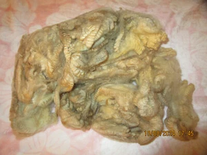 400 GM BAG OF UNSPUN WOOL - Bild 1 von 12