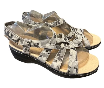 Sandalias Clark para mujer talla 8 verde/negro/gris estampado camuflaje nuevas Foto 1 de 4