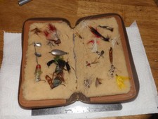 VINTAGE OLD ANTIQUE LEATHER MASON JOHNSON FLY WALLET FEATHER FLIES FLYROD LURES