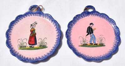 Henriot Quimper Francia - (ROSA) BRETÓN HOMBRE Y MUJER - (2) 4 1/2" PLACAS DE PARED Foto 1 de 4