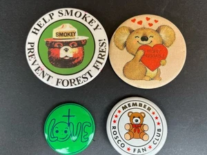 Vintage süße Tier Pinback Knöpfe Konvolut 70er Jahre Rauchbär Rosco Fächer - Bild 1 von 6