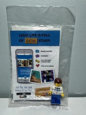 LEGO LIVE NYC 2018, Official Lego Life Promotional Minifigure HTF RARE SEALED - Image 1 of 4