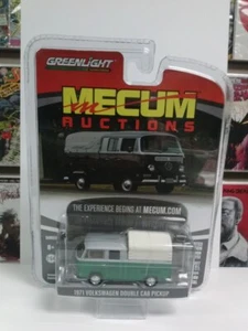 Greenlight 1/64 Mecum Auctions 1971 Volkswagen Double Cab Pickup Truck Chase - Picture 1 of 3