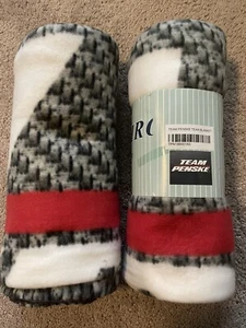 Team Penske Racing Fleecedecken (2) - 50”x60” - NEU - Bild 1 von 3