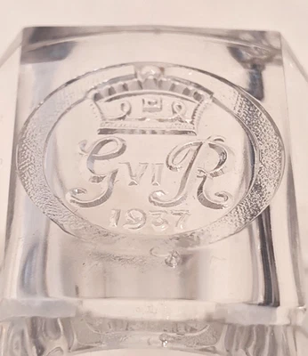 2 servilleteros de vidrio corte cristal de colección hexagonal uno es 1937 Coronación Inglaterra Foto 1 de 4