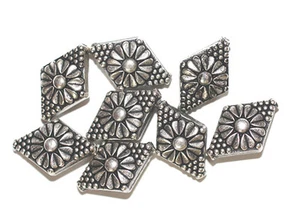 Cuentas metálicas metalizadas antiguas de tono plateado con diamantes de flores de 22 mm - Imagen 1 de 3