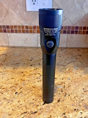Lanterna recarregável Streamlight Stinger DS LED carregador CA - Imagem 1 de 4