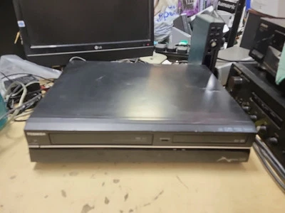 Toshiba DVR19DT DVD VHS Gravador Combo Cópia VHS para DVD - Peças ou reparos - Imagem 1 de 4