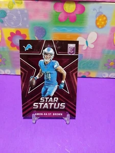 2023 Donruss Elite Amon Ra St. Brown #10 STERNSTATUS - Detroit Lions [PINK] - Bild 1 von 2