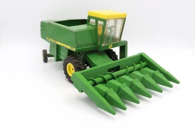 No. 643 Six-Row Corn Head - Ertl - For John Deere 6600 Combine - 1970s - Image 1 of 4