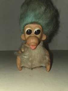 Rara bambola troll scimmia Royalty Design 1967 capelli blu/verdi 3" - Foto 1 di 9