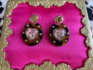 Betsey Johnson Tortifly Tortoise Lucite Pink Crystal Heart Earrings VERY RARE - Picture 1 of 2