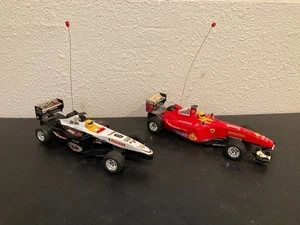 2 Stück RC Formel 1 Rennwagen Ferrari & McLaren Style ferngesteuertes Spielzeug - Bild 1 von 12