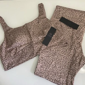 Mono B Women's 1XL Gold Foil Leopard Print Sports Bra & Leggings Set NEW Curvy - Picture 1 of 10