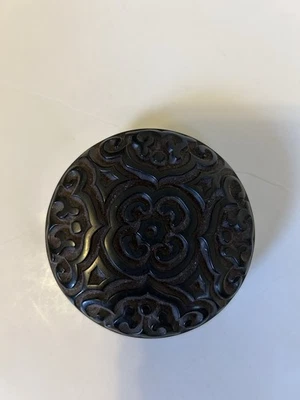 Caja de baratijas Tixi Guri redonda de laca de cinabrio roja negra china 3" Foto 1 de 4