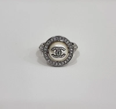 CHANEL Unused Round Logo Crystal Ring 44658727 - Bild 1 von 4
