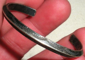 VINTAGE NAVAJO CARINATED STERLING SILVER BABY BRACELET GREAT STAMPWORK vafo - Picture 1 of 9