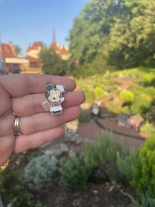 DCL Cruise Line Mini Pin Boxed Set, Cutie Minnie Disney Pin 58919 - Picture 1 of 1