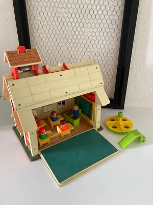 724⚜️ Ancien Jouet École Fisher Price 923 Play Family School et Clochette - Photo 1/4