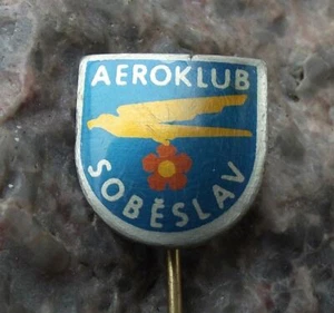 Vintage Sobeslav Aerodrome Airfield Flying Club Aeroklub Members Eagle Pin Badge - Picture 1 of 2