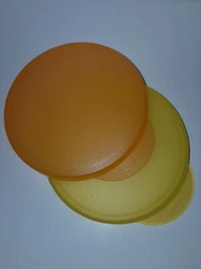 2 tapas de repuesto de taza con impresiones de Tupperware naranja y amarillo de colección nuevo de lote antiguo - Imagen 1 de 9