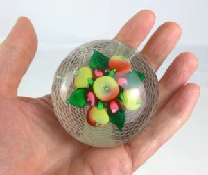 ¿San Luis? o NEGC Pisapapeles de vidrio de celosía de frutas molido de Nueva Inglaterra ¡Dañado! - Imagen 1 de 10