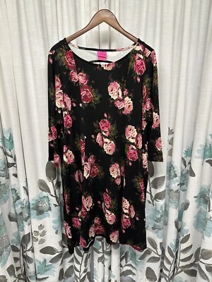 Vestido Torrid Betsey Johnson Talla 3 Bolsillos Manga 3/4 Negro Flor Rosa 3XL Foto 1 de 4