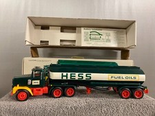 Hess Toy Truck 1977 in original box w/both inserts & battery card Hong Kong 1977