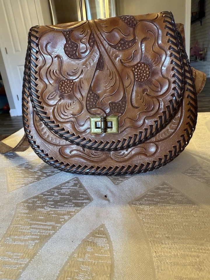 Bolso de mano/libro de bolsillo vintage de cuero tocado a mano boho occidental Foto 1 de 4