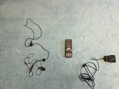 Sony Ericsson W850i  Walkman Edition, with accessories damaged screen working - Image 1 of 4