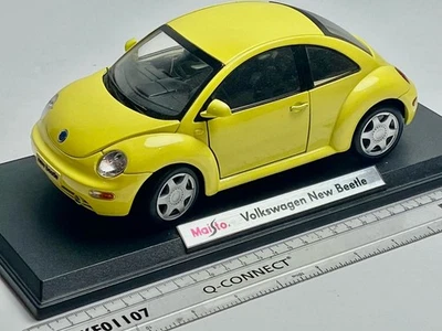 Maisto 31975 VW Volkswagen New Design Beetle in Primrose Yellow 1:25 scale Foto 1 de 4