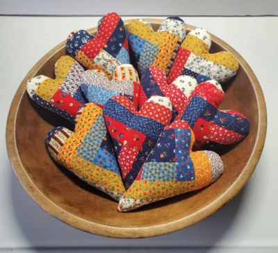 Vintage Log Cabin Cheater Quilt Hearts 10 Bowl Fillers Cottage Tiered Tray - Image 1 of 4