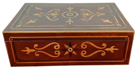 BOAT BOX OR LAP DESK. MAHOGANY WITH INLAID. SPAIN. XVIII-XIX CENTURY Cover