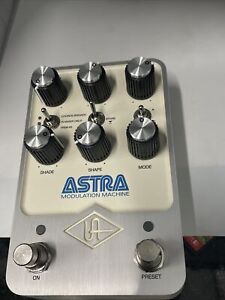 Universal Audio Astra Modulation Machine Guitar Pedal