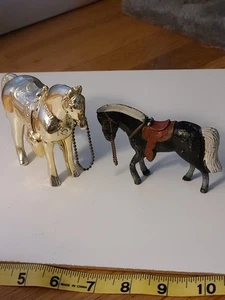 2 Vintage Pferde Figuren Western Statue 1 Metallguss, hohl goldfarben MCM - Bild 1 von 4