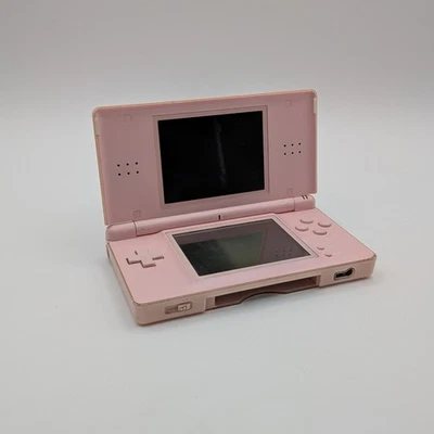 NINTENDO DS LITE ROSA USG-001 + CARICATORE  - Immagine 1 di 4