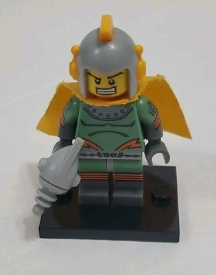 LEGO Retro Space Hero minifigure 71018 CMF Series 17 col17-11. W/plate And Gun - Image 1 of 4